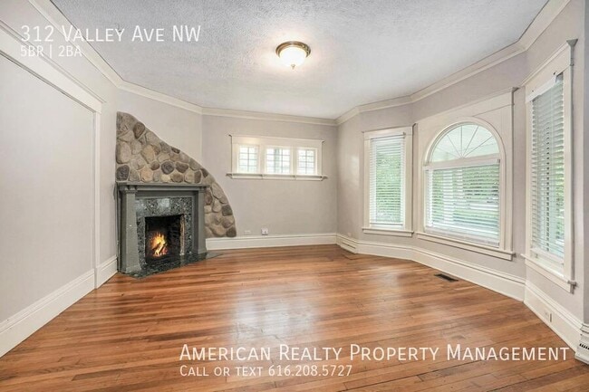 Foto del edificio - 312 Valley Ave NW