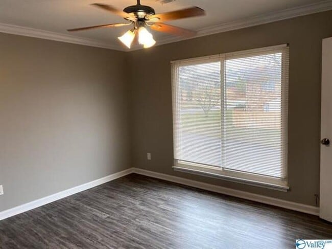 Foto del edificio - 2018 Hobbs Rd SE