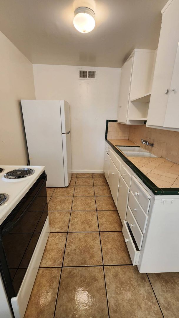 Foto del edificio - 4348 E Fairfax Ave