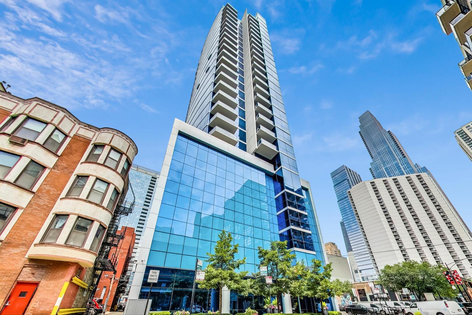 110 W Superior St Unit 1701, Chicago, IL 60654 - Condo for Rent in