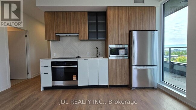 Building Photo - 1037 The Queensway