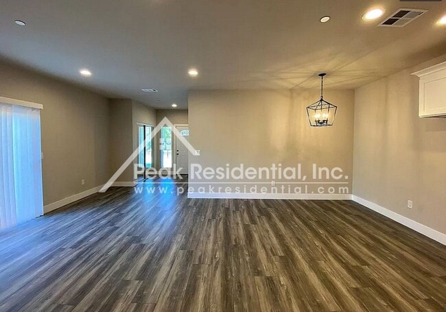 Building Photo - 2 br, 2 bath House - 1821 Iris Avenue