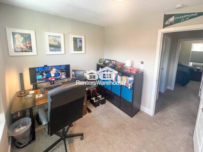 Building Photo - Updated Townhome with Yard in RiNO