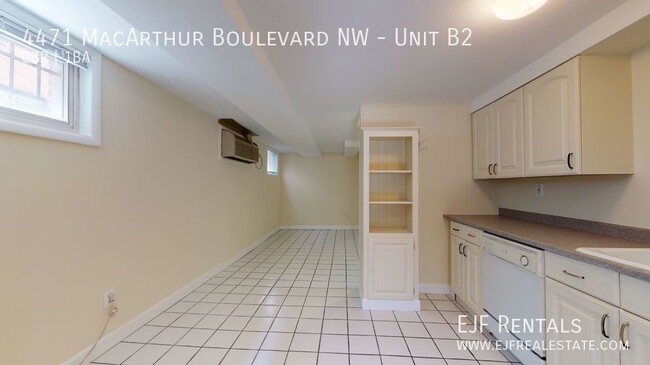 Foto del edificio - MacArthur Blvd Studio Apartment W/Off Stre...