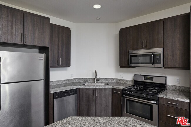 Building Photo - 1408 W Washington Blvd