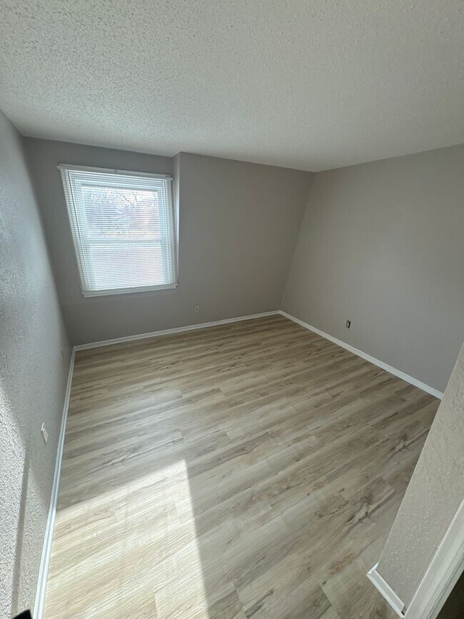 Foto del edificio - Available January 1st! Spacious 3 Bedroom 2 Bathroom in Saint Paul!