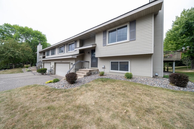 Building Photo - 4222 Goldenrod Ln N