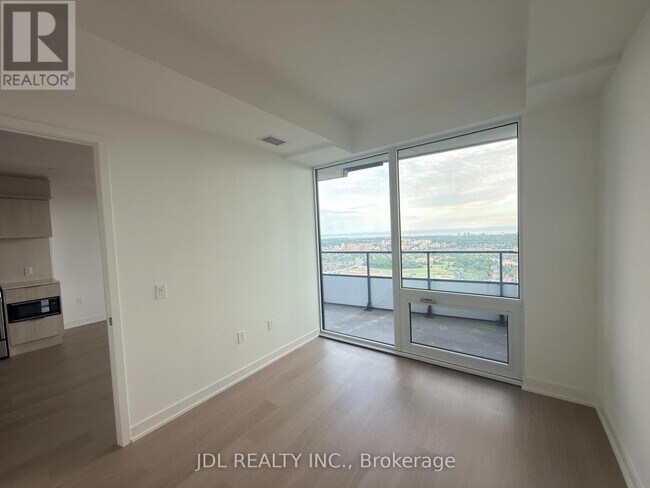 Photo du bâtiment - 448 Burnhamthorpe Rd W