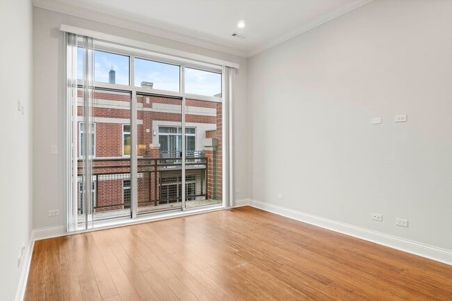 Foto del edificio - 1054 W Monroe St