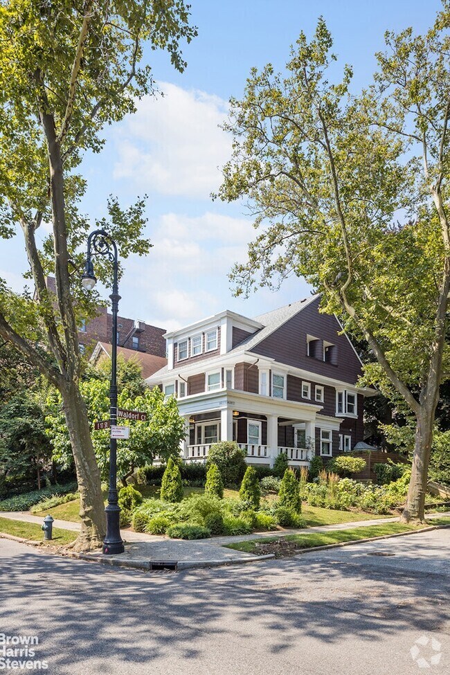 Fiske Terrace Apartments for Rent with Hardwood Floors Brooklyn, NY