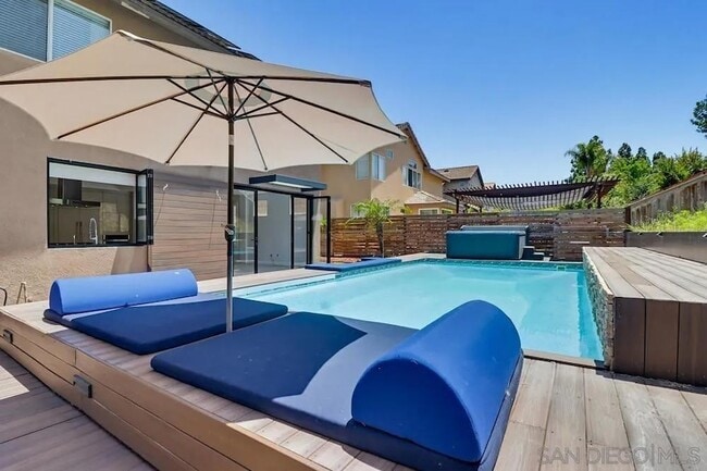 Building Photo - 561 Bayona Loop