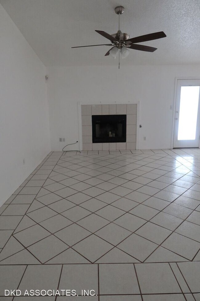 Foto del edificio - 3 br, 2 bath House - 12532 CARLOS BOMBACH