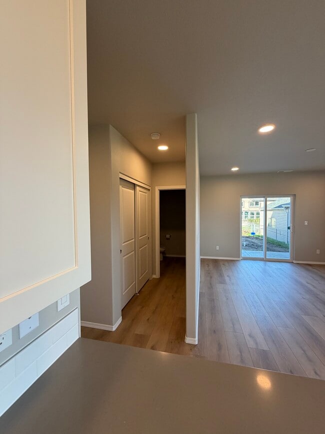 Building Photo - 1013 E 13th St