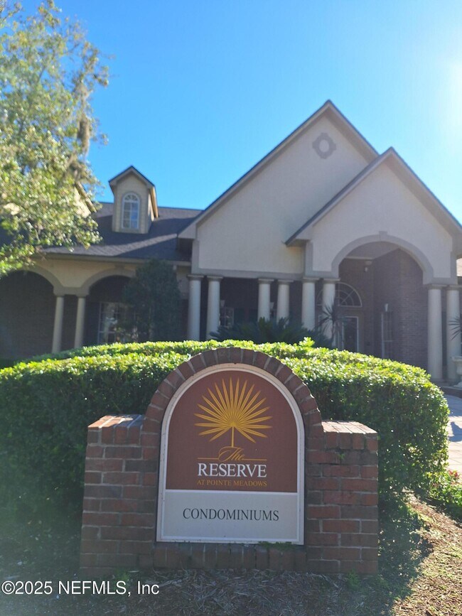 Foto del edificio - 7800 Point Meadows Dr