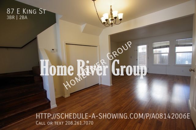 Foto del edificio - 3-Bed, 1.5-Bath Meridian Townhome