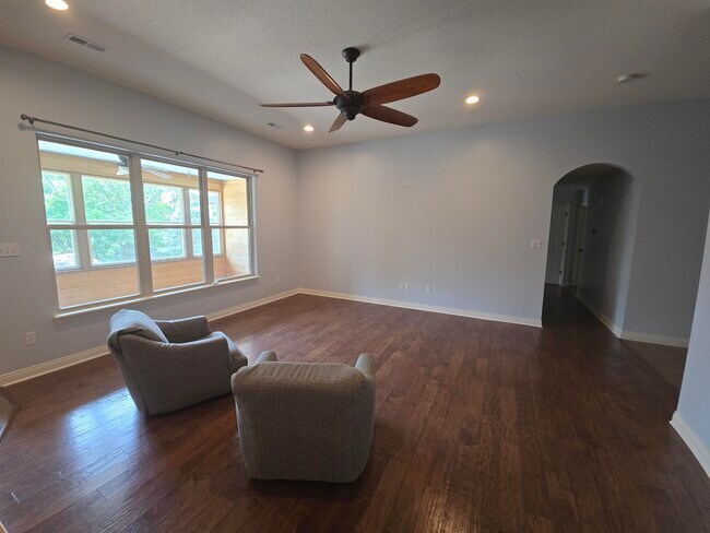 Foto del edificio - 3308 Snow Leopard Dr