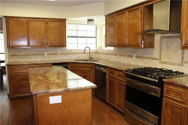 Foto del edificio - 4/2/2-Portland Area-2000 sqft, open floor plan, establish neighborhood.