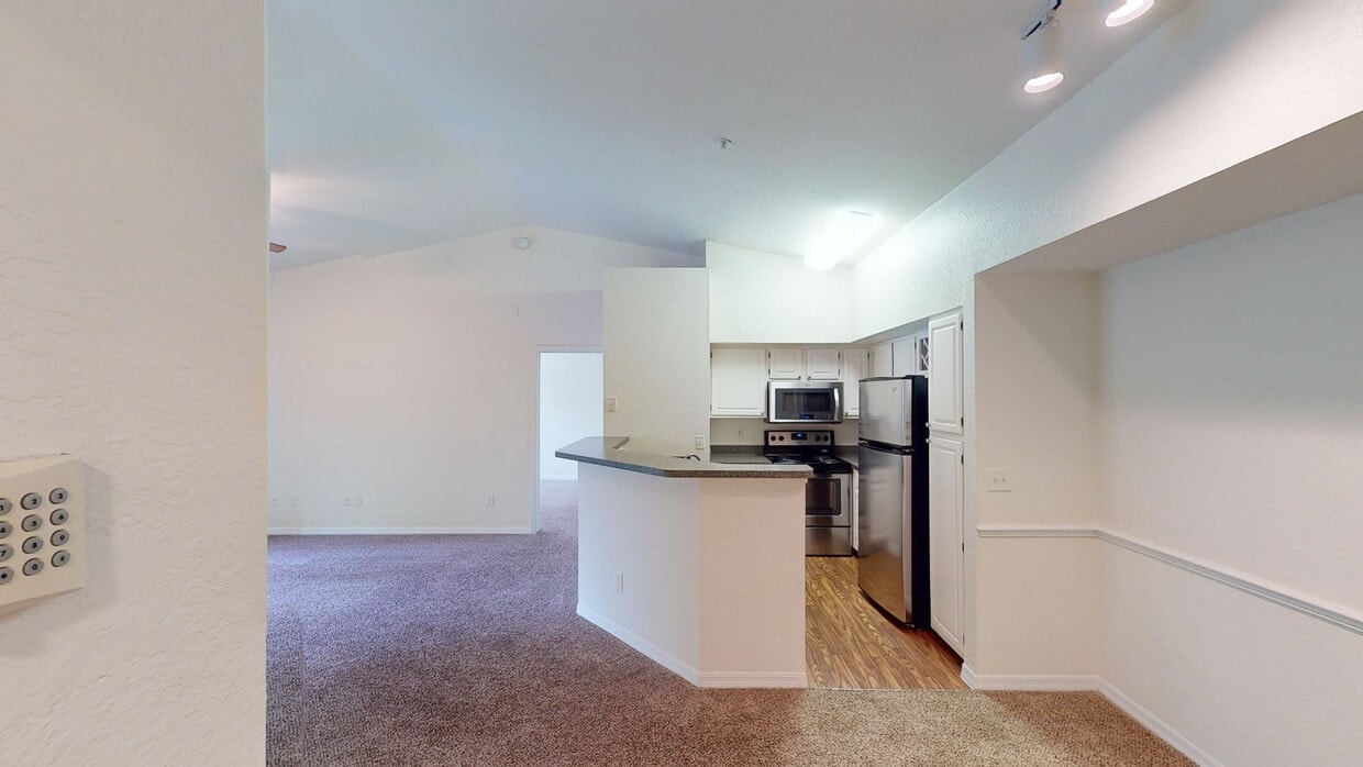 Photo - Ashton at Waterford Lakes Apartments