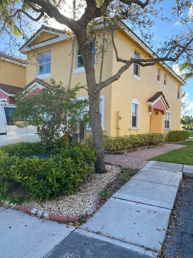 Building Photo - 2270 Shoma Dr