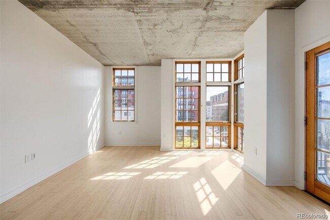 Foto del edificio - 275 S Harrison St