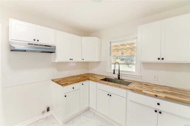 Foto del edificio - 3979 Thomas Ave