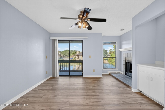 Foto del edificio - 10200 Belle Rive Blvd