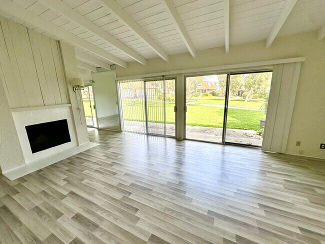 Building Photo - Beautiful 2 bedroom, 2 bathroom condo in d...