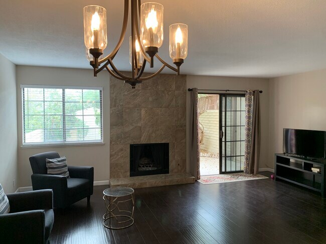 Foto del edificio - 3267 Dawnflower St