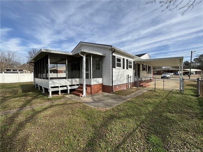 Building Photo - 808 Sandalwood Dr