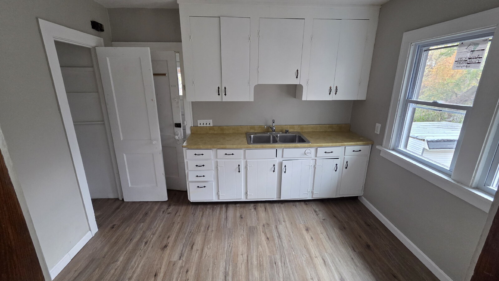 471 E 143rd St Cleveland, OH 44110 – photo 5