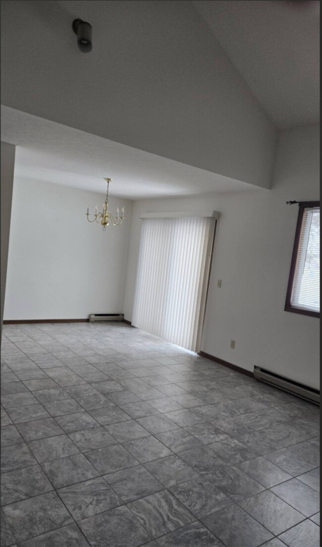 Foto del edificio - 1334 Spring Village Dr