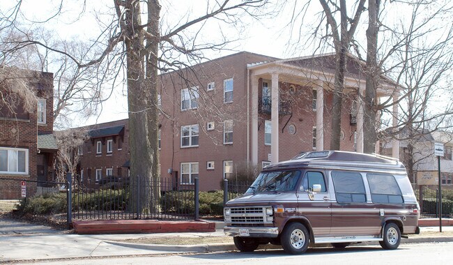 Brownstone Apartments Indianapolis In Building Photo Brownstone Apartments