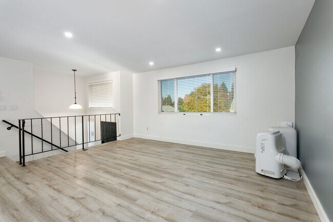 Foto del edificio - Modern 4bd 2.5 bath Home