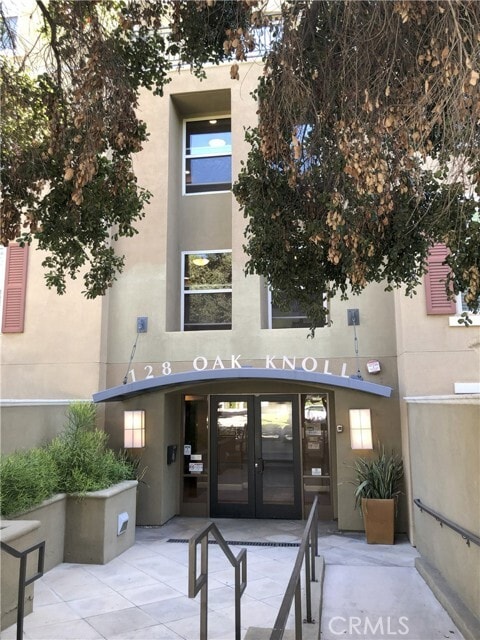 Building Photo - 128 N Oak Knoll Ave