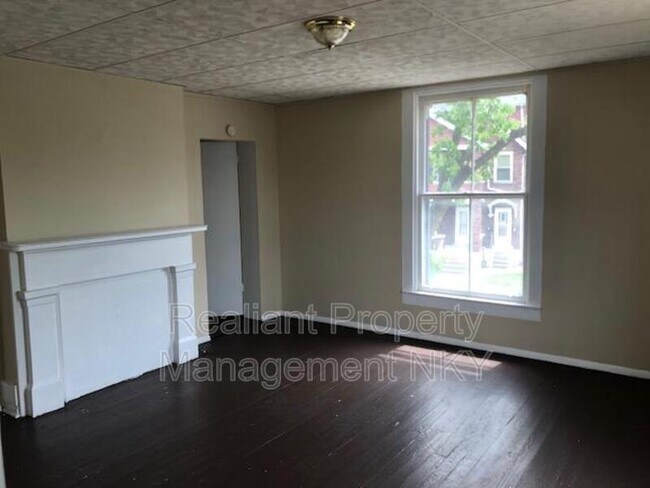 Building Photo - 10 Martin St