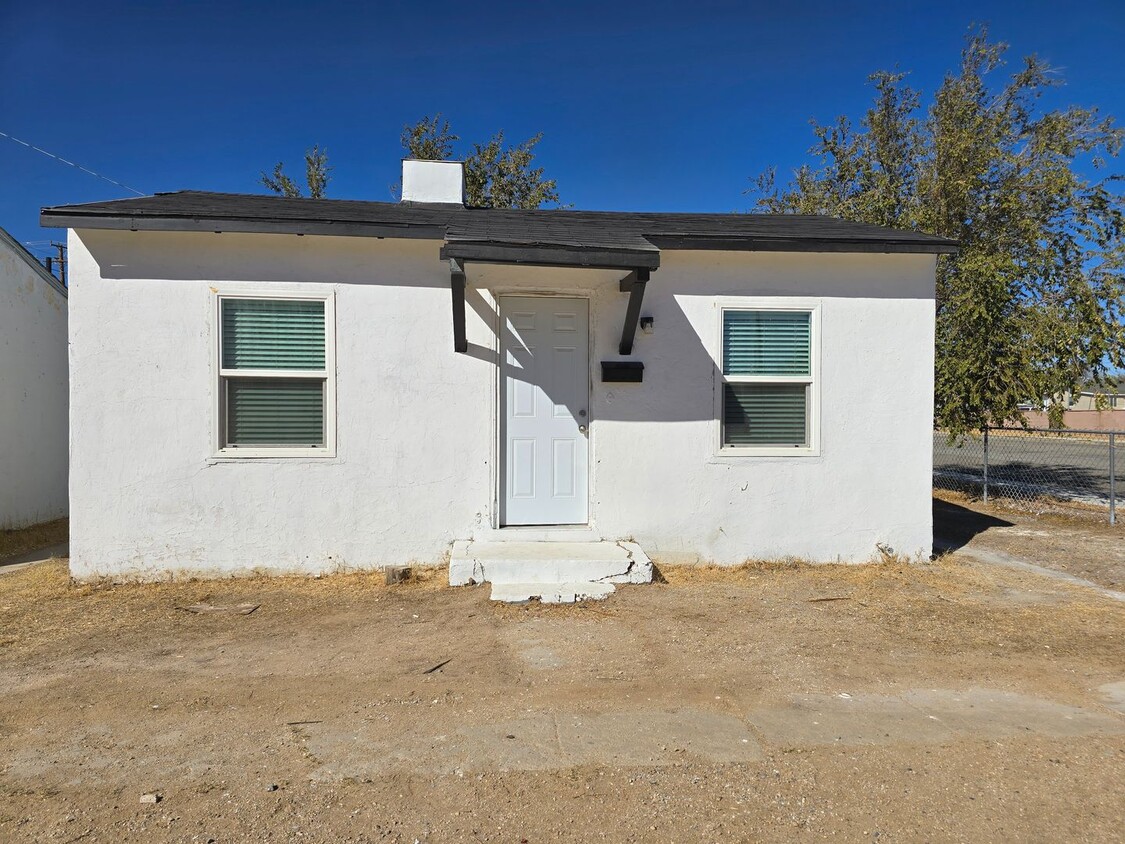 Foto principal - Stunning 1-Bedroom Remodel in Mojave, CA!