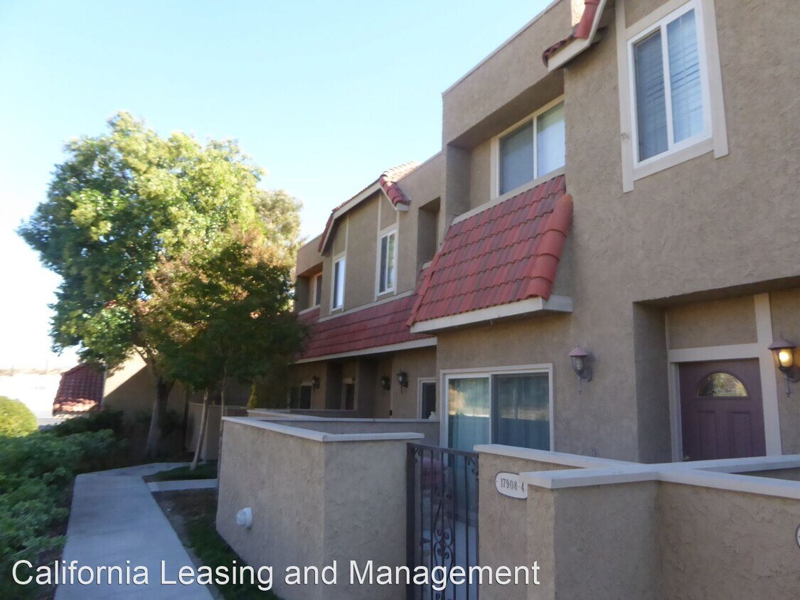 Primary Photo - 2 br, 2.5 bath House - 17908 River Circle #3