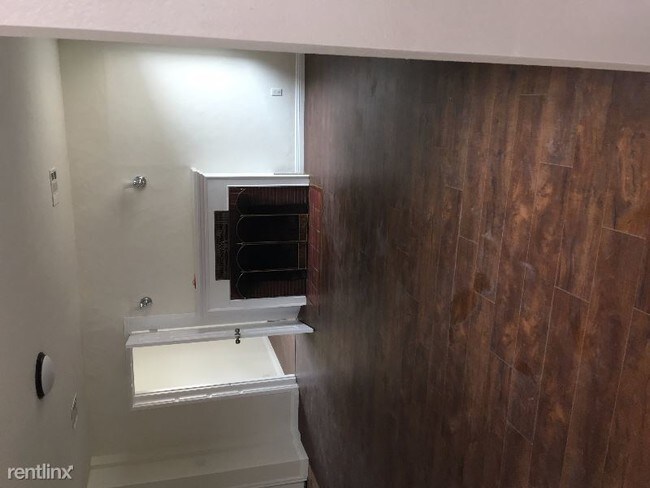 Foto del edificio - 3 br, 1 bath House - 4810 Hallowell Ave