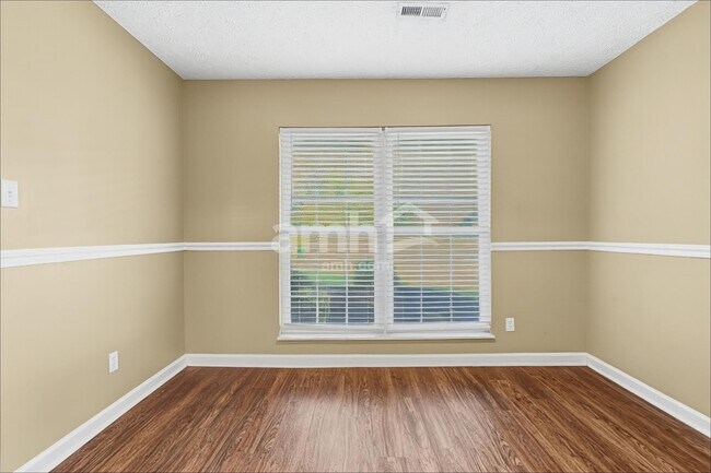 Foto del edificio - 1423 Newbury Ln