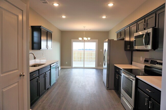 Foto del edificio - Brand New 3 Bedroom Home with Privacy Fenc...