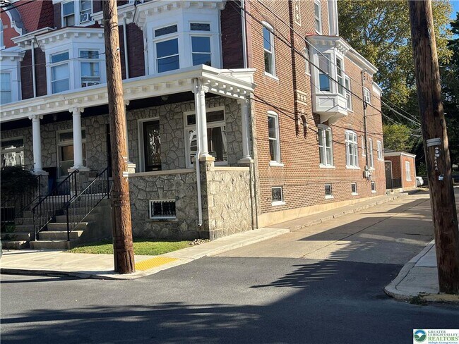 Foto del edificio - 113 N West St