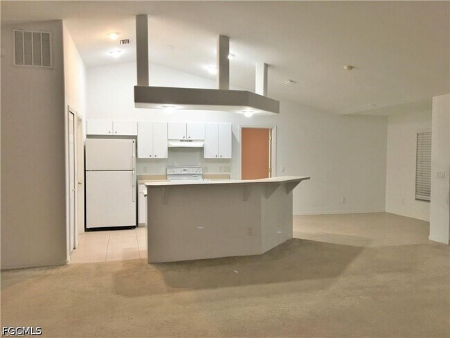 Foto del edificio - 2221 SW 8th Pl