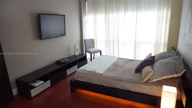 Foto del edificio - 16909 N Bay Rd