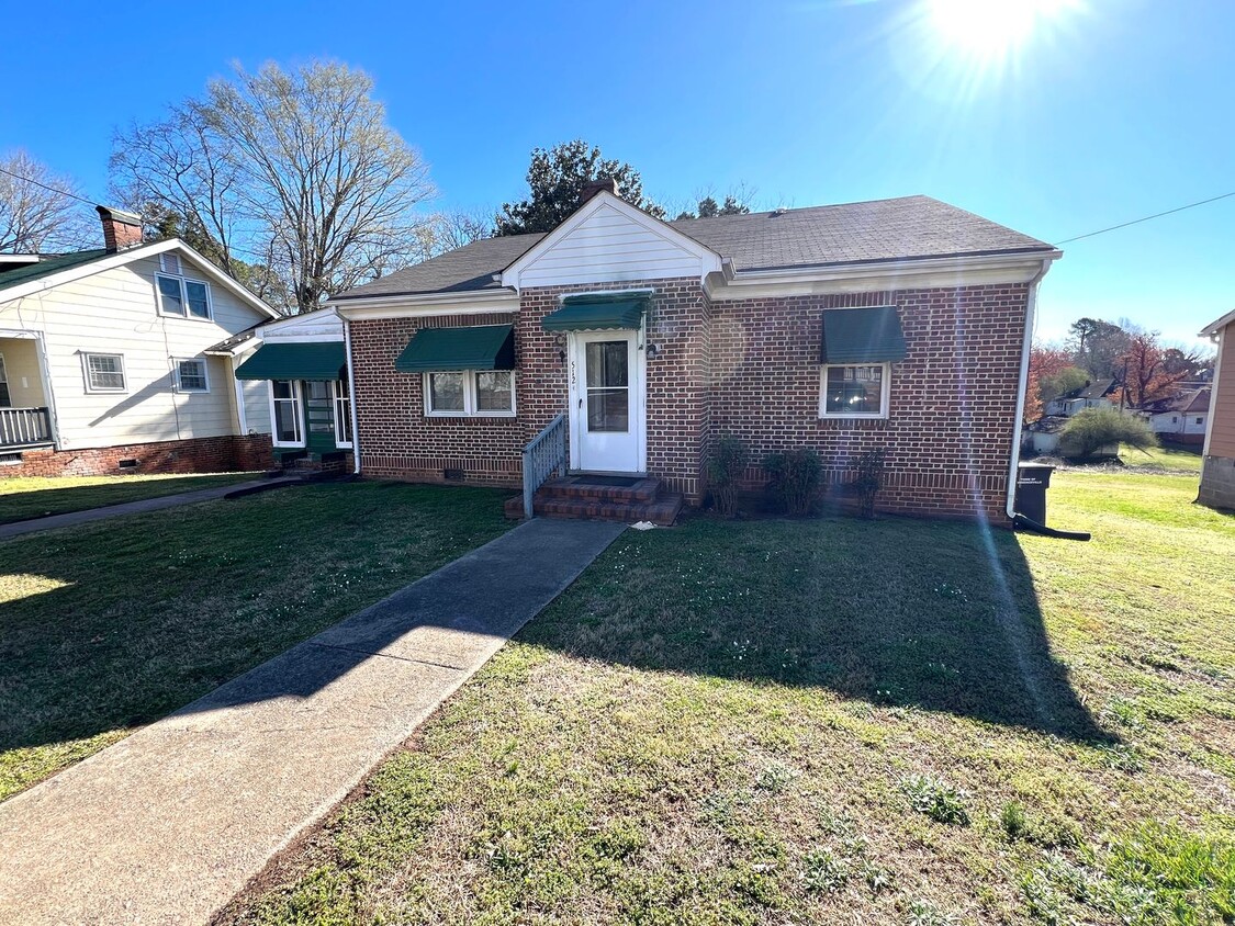 Foto principal - Newly Renovated 3 Bedroom Home in Lawrence...