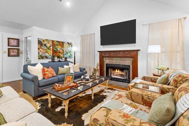 Building Photo - 501 Mulberry St