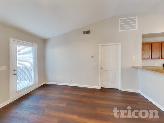 Foto del edificio - 1535 Ballater Dr