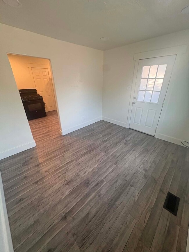 Building Photo - 50 W 700 S