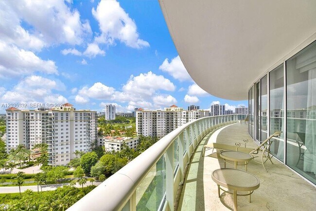 Foto del edificio - 19955 NE 38th Ct