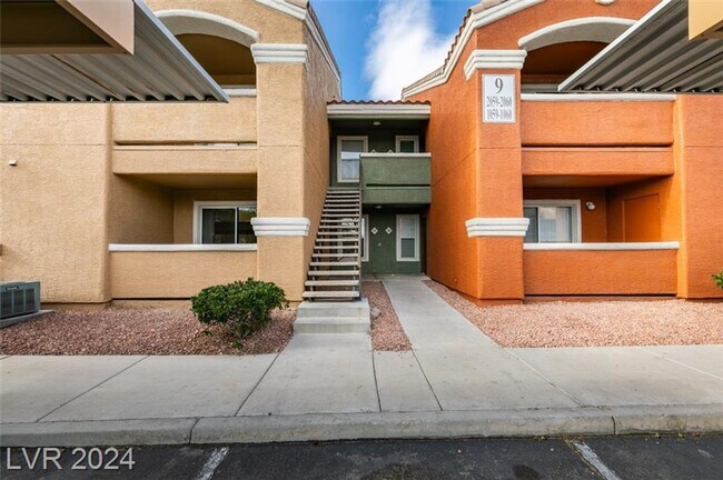 Foto del edificio - FANTASTIC 1ST FLOOR CONDO IN GATED SOUTHWE...