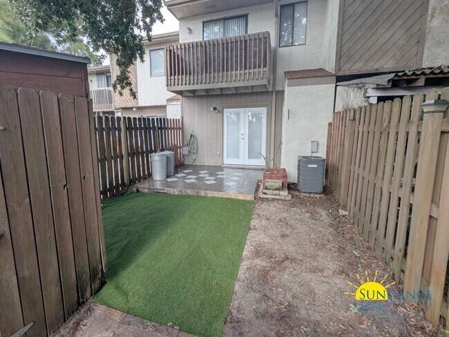 Foto del edificio - Charming 2-Bedroom, 2-Bathroom Townhome in...